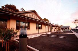 Sundowner Motel Hotel