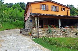 Casa Mira - Two Bedroom Holiday Home With Pool