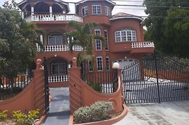 Cazwin Villa Montego Bay Exterior photo