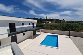 Villa Mare - Modern Villa With Swimming Pool And Jacuzzi