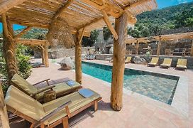 Résidence de Luxe 4 étoiles à Pietralba, 4 logements piscine chauffée BALAGNE