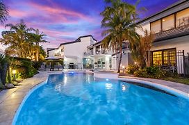 Noosa Boutique Apartments & Elkhorn Villas