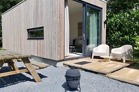 Modern Tiny House Op Rustig Watersportpark