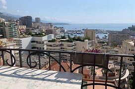 Plein Coeur De Monaco, A 300 Metres A Pied Du Port De Monaco, 4 Pieces Dans Des Escaliers Vue Mer Exceptionnelle