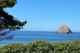 Oceanside Ocean Front Cabins