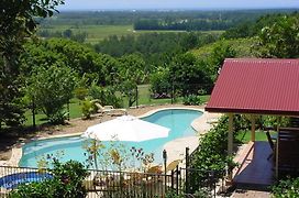 Tropical Coast Retreat - Pet Friendly - Adult Only
