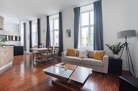 Cozy And Central City Apartment At The Belvedere