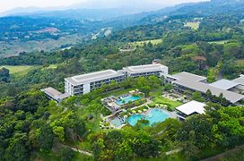 Royal Tulip Gunung Geulis Resort And Golf