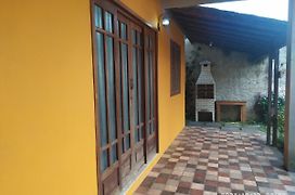 Casa Amarela Da Prainha De Mambucaba