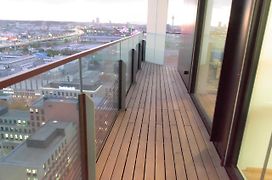Triiiple Suites Level 21 mit Balkon und Tiefgarage
