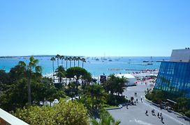 Cannes - Croisette - Palais des Festivals