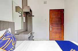Oyo 90777 D'River Guest House
