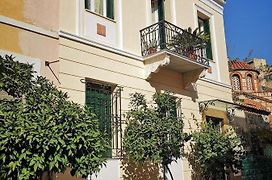 Psyri Neoclassical House With Yard Athens Exterior photo