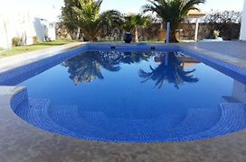 Villa CLIMATISEE avec piscine privée, ras el ma