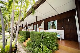 Assava Dive Resort - Sha Plus