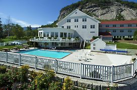 White Mountain Hotel And Resort