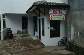 Hotel Teratai Putih