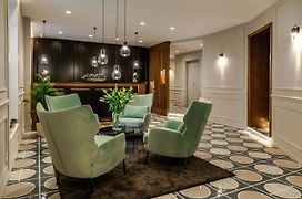 Budapest Eye- Boutique Suites, By Bqa