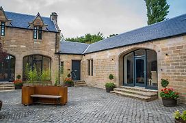 Stunning Edinburgh 1820S Stables Converted Studio