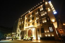Hotel Sanca International Patel Nagar Delhi - Couple Friendly Local Ids Accepted