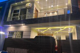 Luxury Guest House In Bahria Town