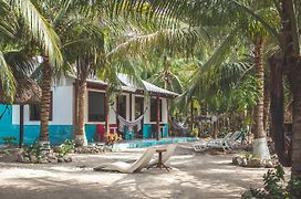 Isla Grande Eco-Hostel
