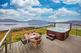 Loch Linnhe Waterfront Lodges With Hot Tubs Glencoe Exterior photo
