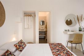 Cal Day Rooms Santorini