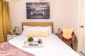 Crimson Beach Escape Ocean View-Hottub -Pool-Longstay - 1 Queen Bedroom Plus Alcove Bunk Beds And A Sofa