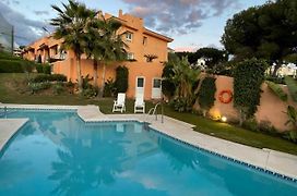 Marbella Deluxe Rooms In Royal Cabopino Townhouse