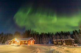 Old Pine Husky Lodge