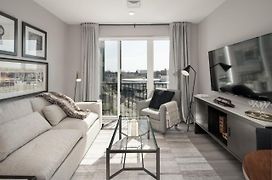 Luxury Apartments By Hyatus At Pierpont