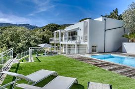 Beautiful Contemporary Villa With Sea View, Heated Swimming Pool, Near Saint Tropez