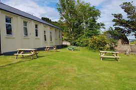 Helmsdale Lodge Hostel - All Rooms En-Suite