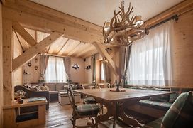 Cortina Deluxe Chalet R&R