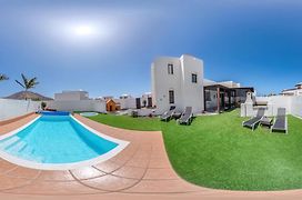Villa Lanzarote Deluxe & Spa Pool