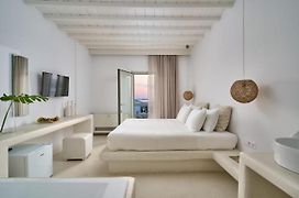 Paolas Τown Boutique Hotel