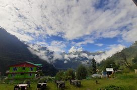 Shiva Mountain Guest House & Cafe