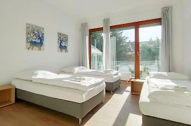 Raj Living - City Apartments With 2 , 3 And 6 Rooms - 15 Min To Messe Dus And Old Town Dus