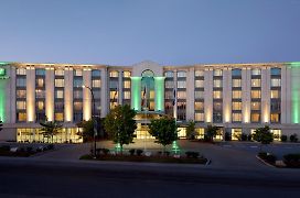 Holiday Inn & Suites Montreal Airport, An Ihg Hotel