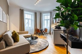Trendy Apt With - Smart Tv, Coffee Machine In Meidling