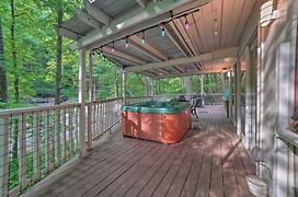 A-Frame Gatlinburg Cabin With Deck And Private Hot Tub