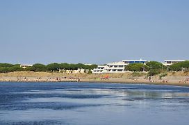 Le Catamaran face à la Plage Vue Mer