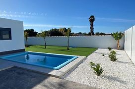 Villa de lujo con piscina privada by ChiclanaDreams
