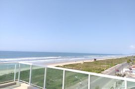 FIT SUMMER 224 VIP Studio beira mar com terraço espetacular em Matinhos