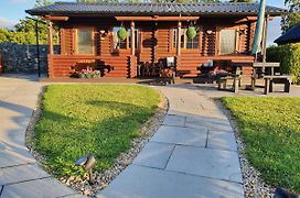 Cosy Countryside Log Cabin