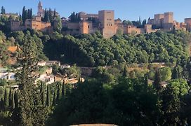 Alhambra En El Sacromonte