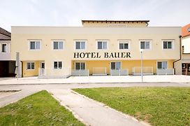 Hotel Bauer
