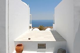 Phaos Santorini Suites