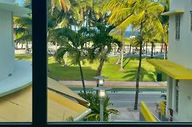 Beachfront Apt In Carlyle Hotel On Ocean Drive